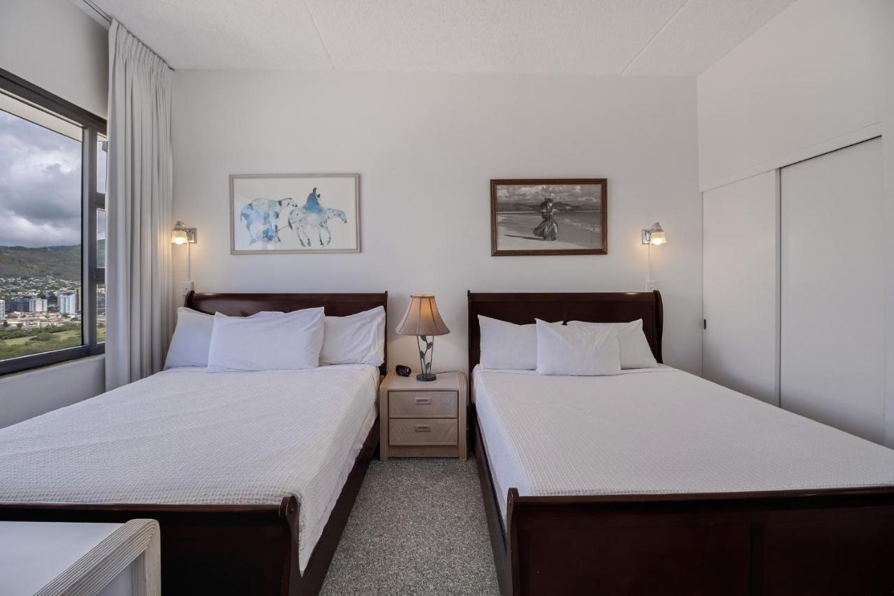 Sea View Condos At The Waikiki Banyan - Free Parking! Хонолулу Екстериор снимка