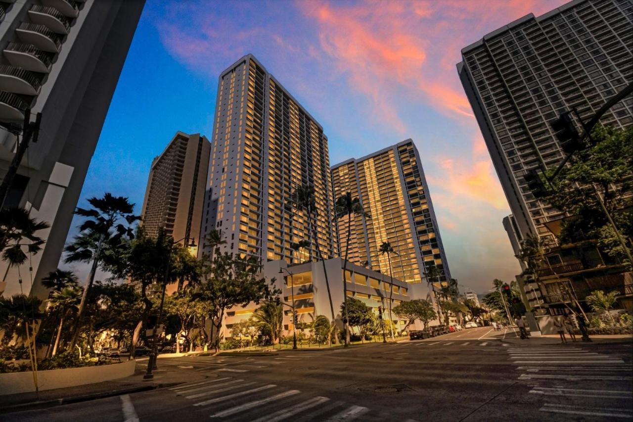 Sea View Condos At The Waikiki Banyan - Free Parking! Хонолулу Екстериор снимка