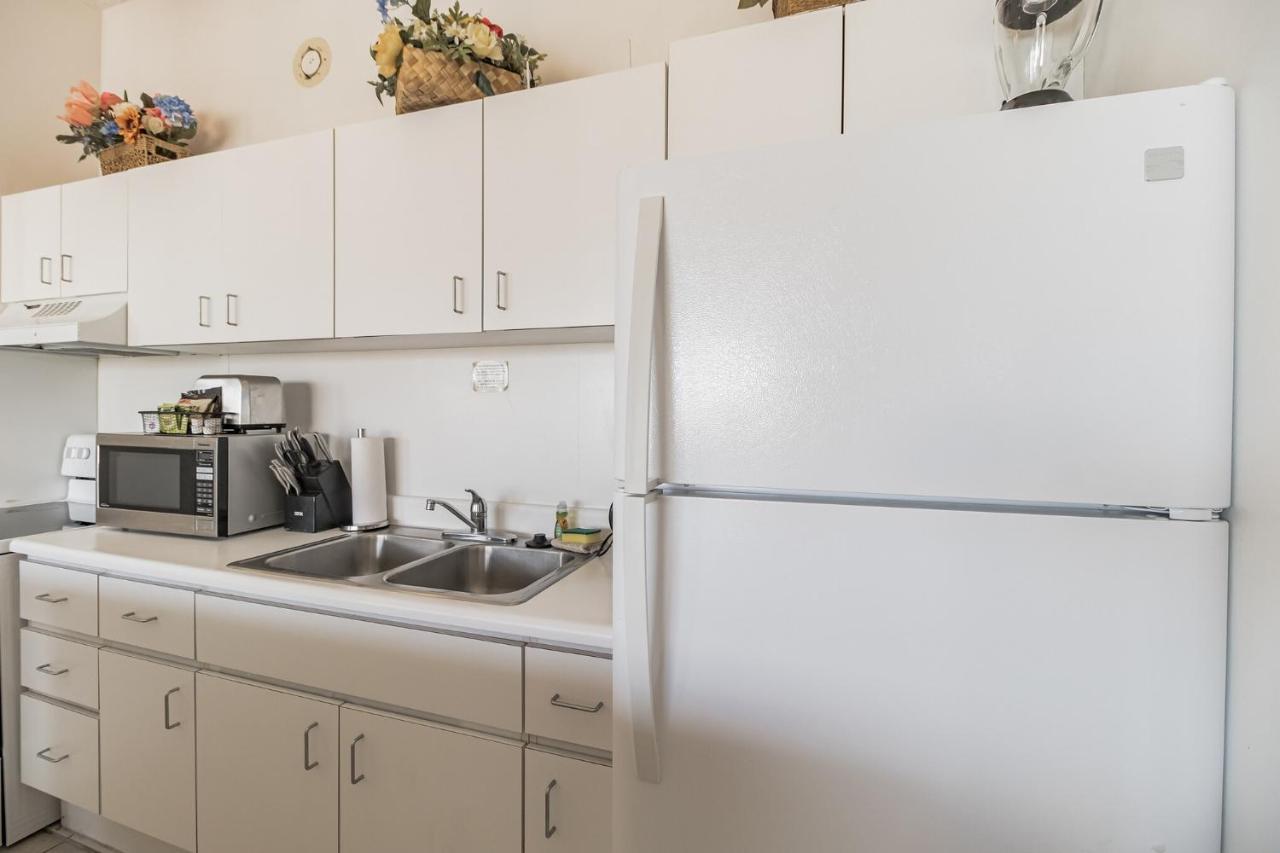 Sea View Condos At The Waikiki Banyan - Free Parking! Хонолулу Екстериор снимка