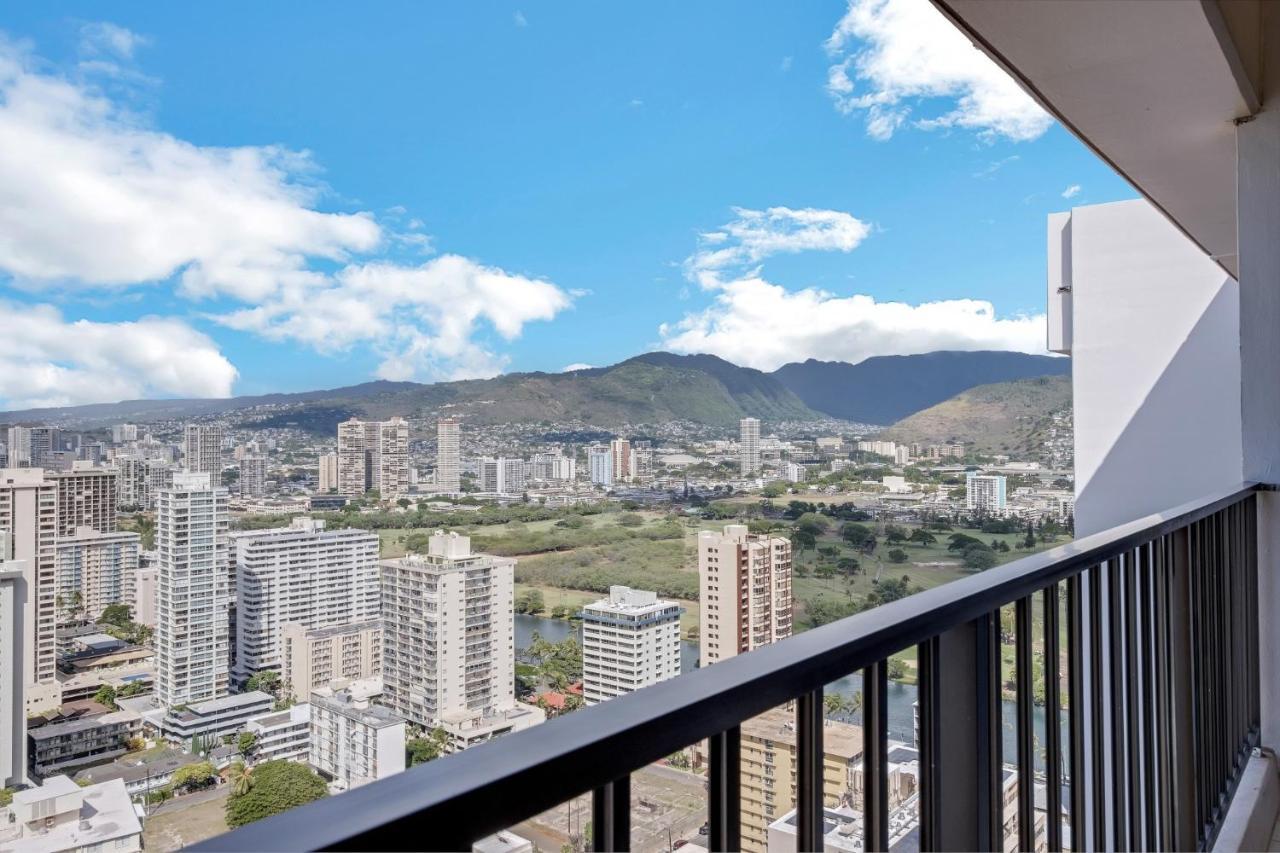 Sea View Condos At The Waikiki Banyan - Free Parking! Хонолулу Екстериор снимка