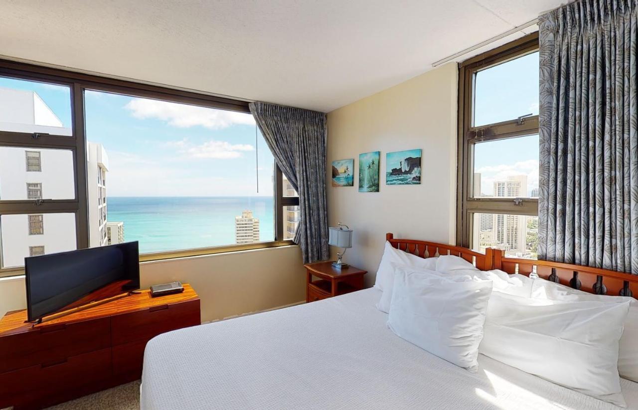 Sea View Condos At The Waikiki Banyan - Free Parking! Хонолулу Екстериор снимка