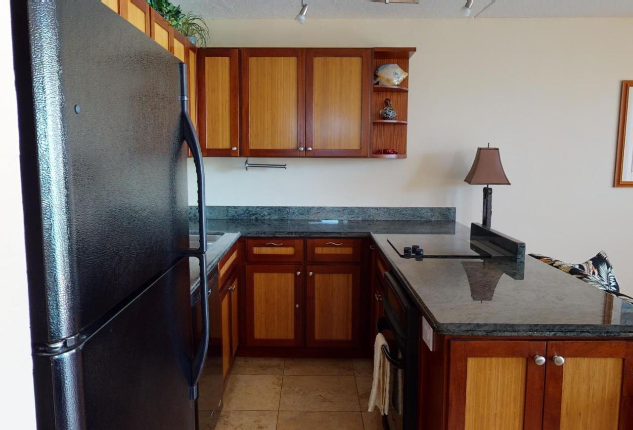 Sea View Condos At The Waikiki Banyan - Free Parking! Хонолулу Екстериор снимка