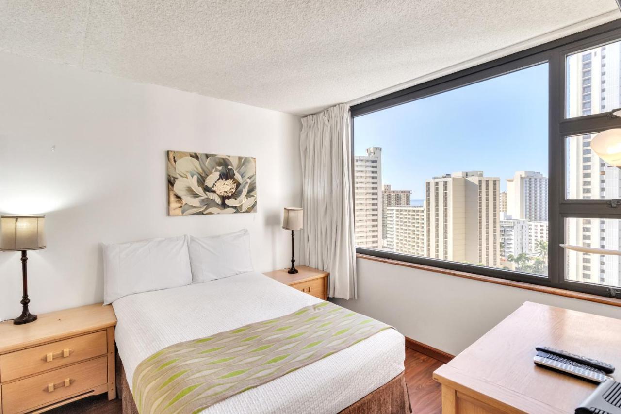 Sea View Condos At The Waikiki Banyan - Free Parking! Хонолулу Екстериор снимка