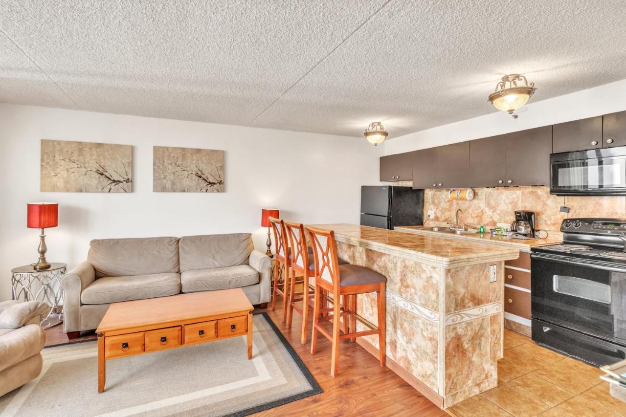 Sea View Condos At The Waikiki Banyan - Free Parking! Хонолулу Екстериор снимка