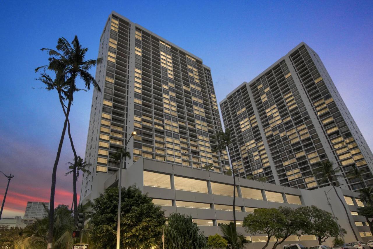 Sea View Condos At The Waikiki Banyan - Free Parking! Хонолулу Екстериор снимка