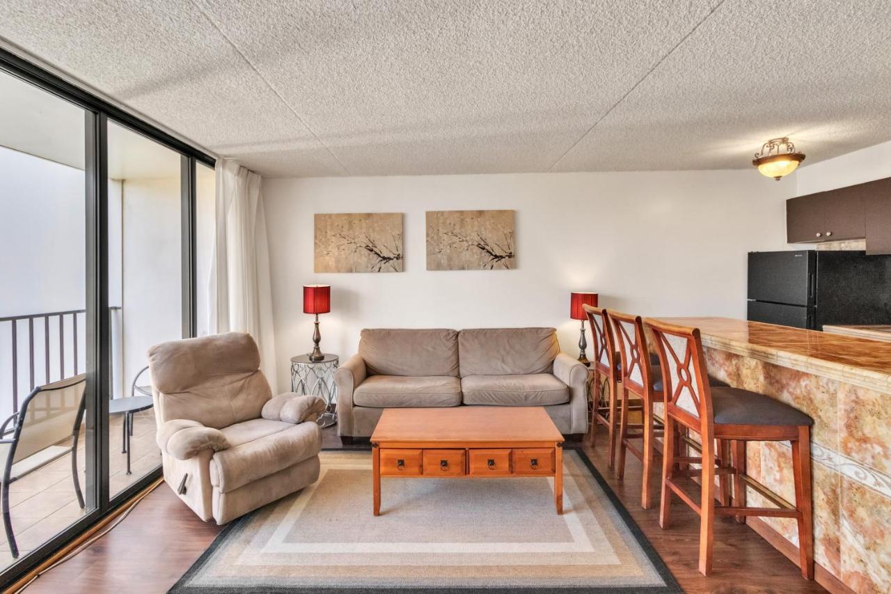 Sea View Condos At The Waikiki Banyan - Free Parking! Хонолулу Екстериор снимка