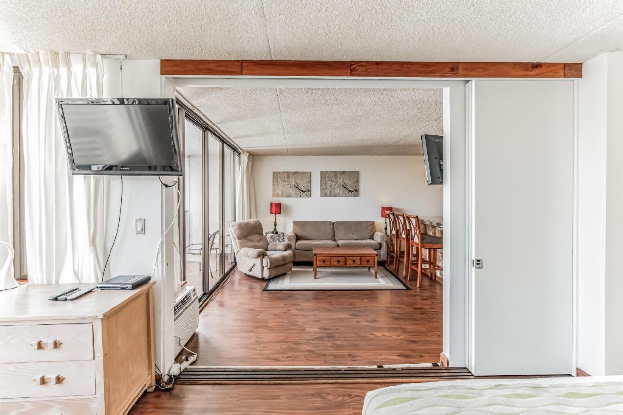 Sea View Condos At The Waikiki Banyan - Free Parking! Хонолулу Екстериор снимка