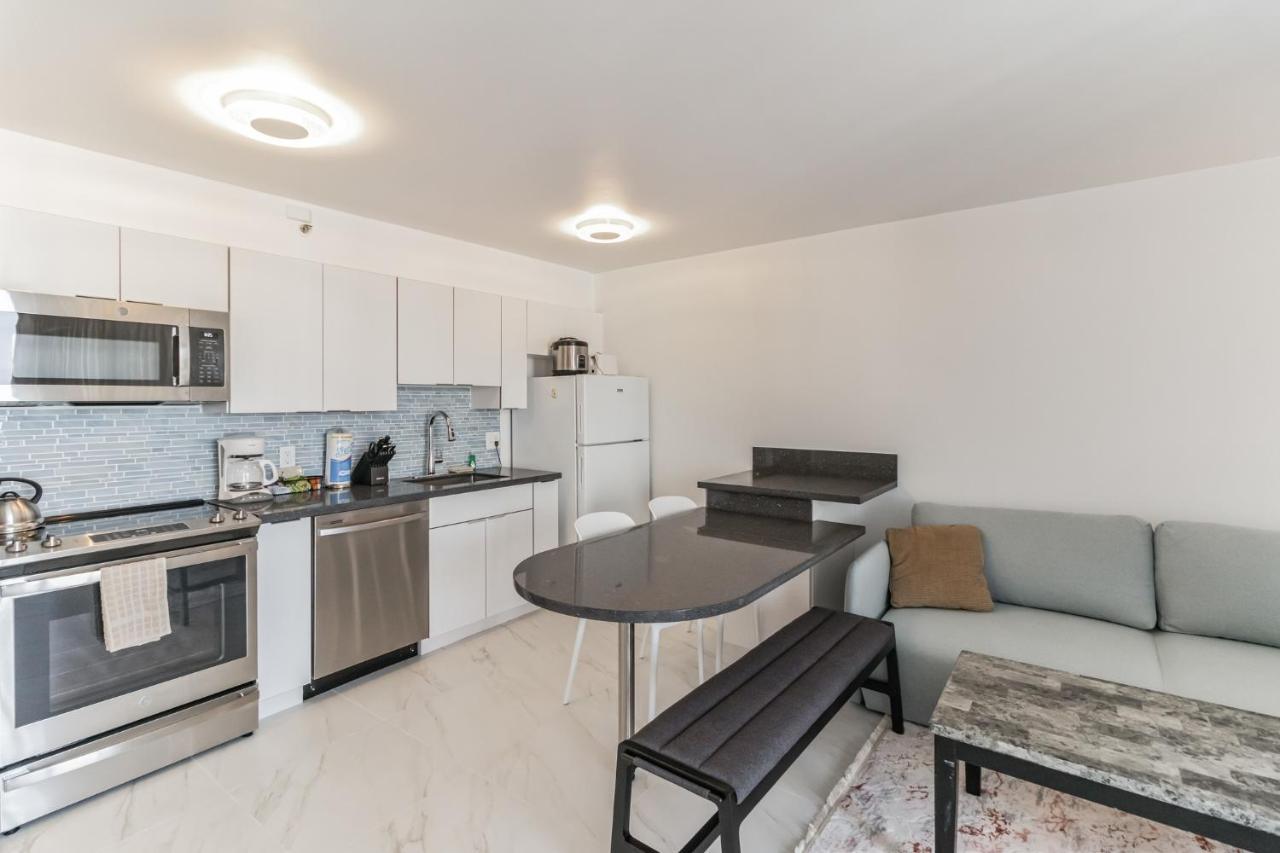 Sea View Condos At The Waikiki Banyan - Free Parking! Хонолулу Екстериор снимка