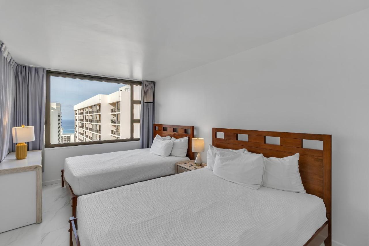 Sea View Condos At The Waikiki Banyan - Free Parking! Хонолулу Екстериор снимка