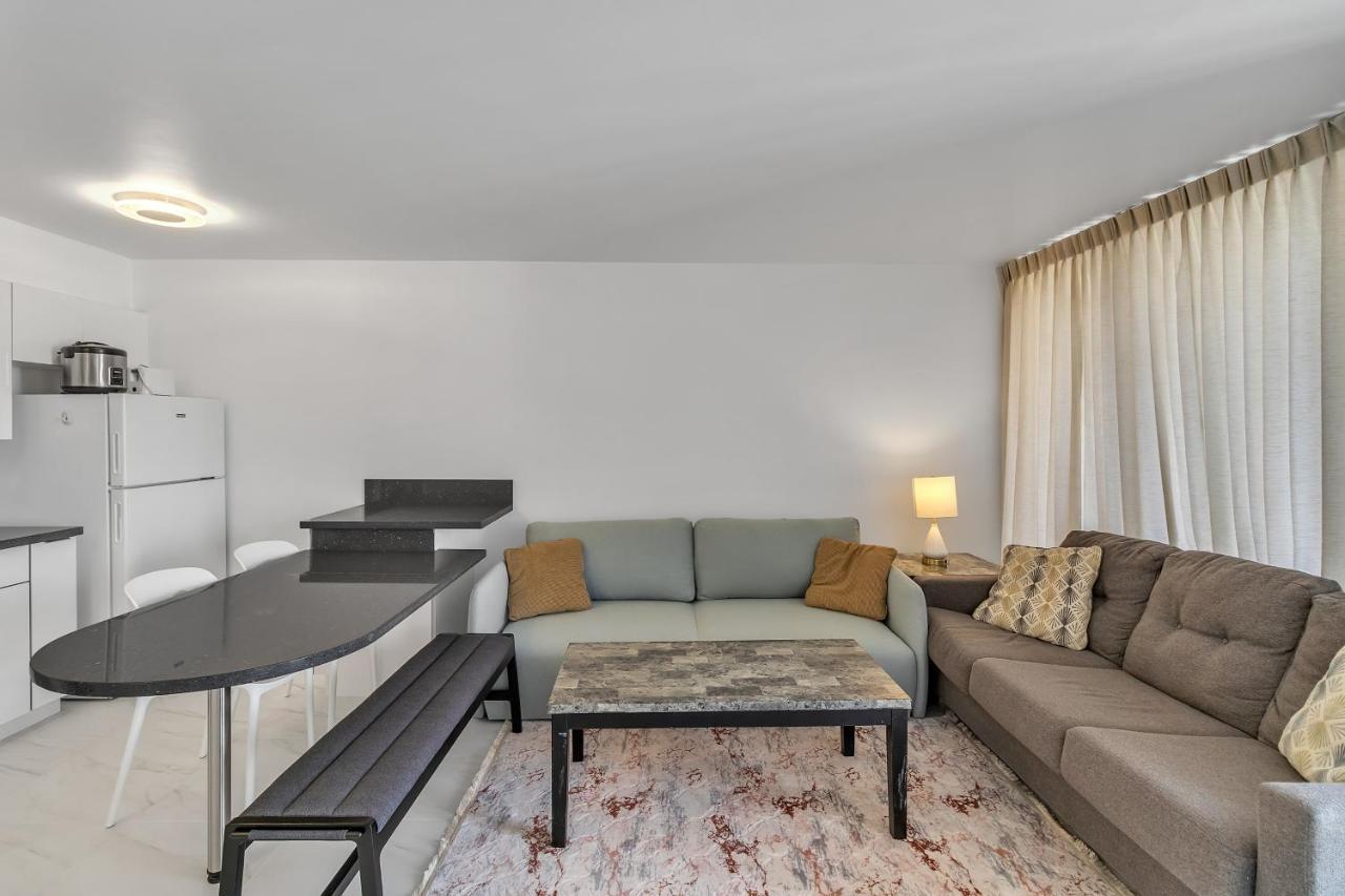 Sea View Condos At The Waikiki Banyan - Free Parking! Хонолулу Екстериор снимка
